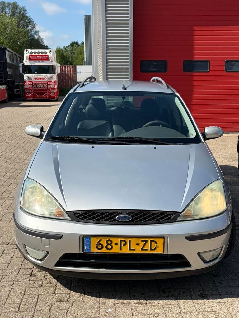Ford Focus 1.6I 74KW 2004 Grijs, Auto's, 1596 cc, 15 km/l, 4 cilinders, 100 pk