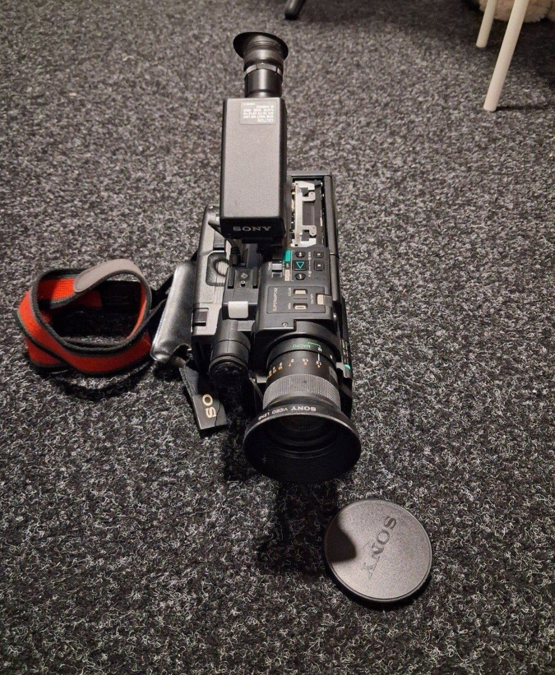 Foto 2 van Sony Handycam Digital Video 8 Camera - Vintage
