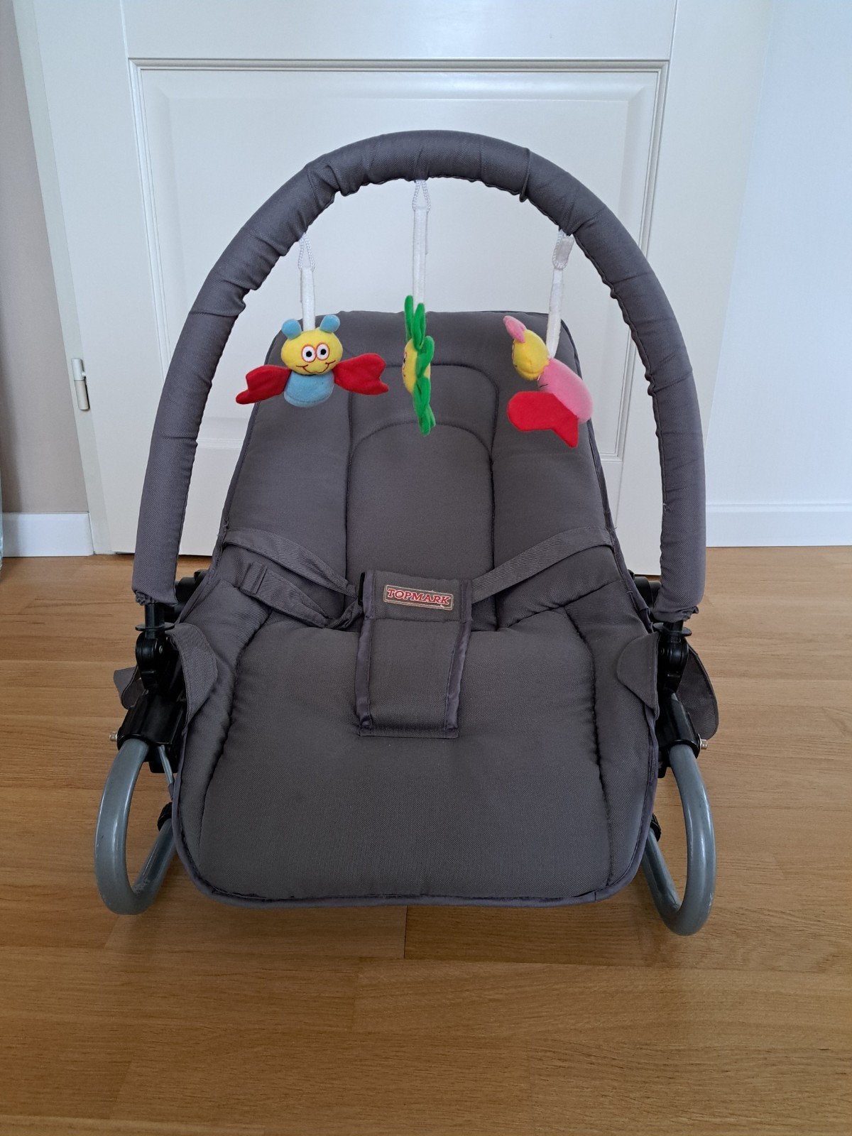 Baby Wipstoeltje van het merk Topmark kleur Antraciet/grijs., Kinderen en Baby's, Wipstoel, Zo goed als nieuw, Topmark, Met gordel(s) of riempje(s)