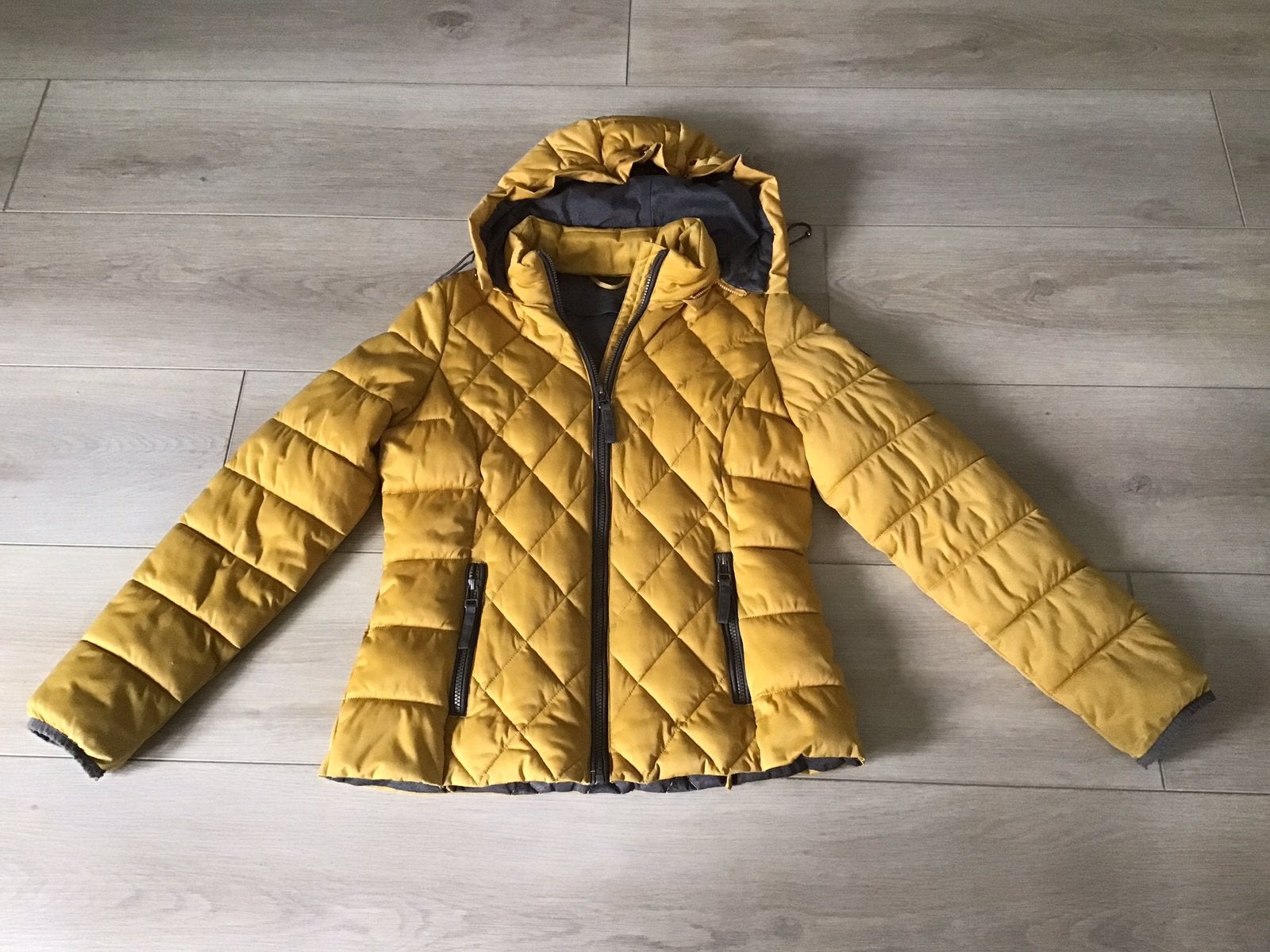 Jack maat 38 kan als ski Jack, Ophalen of Verzenden, Zo goed als nieuw, Maat 38/40 (M), Grijs