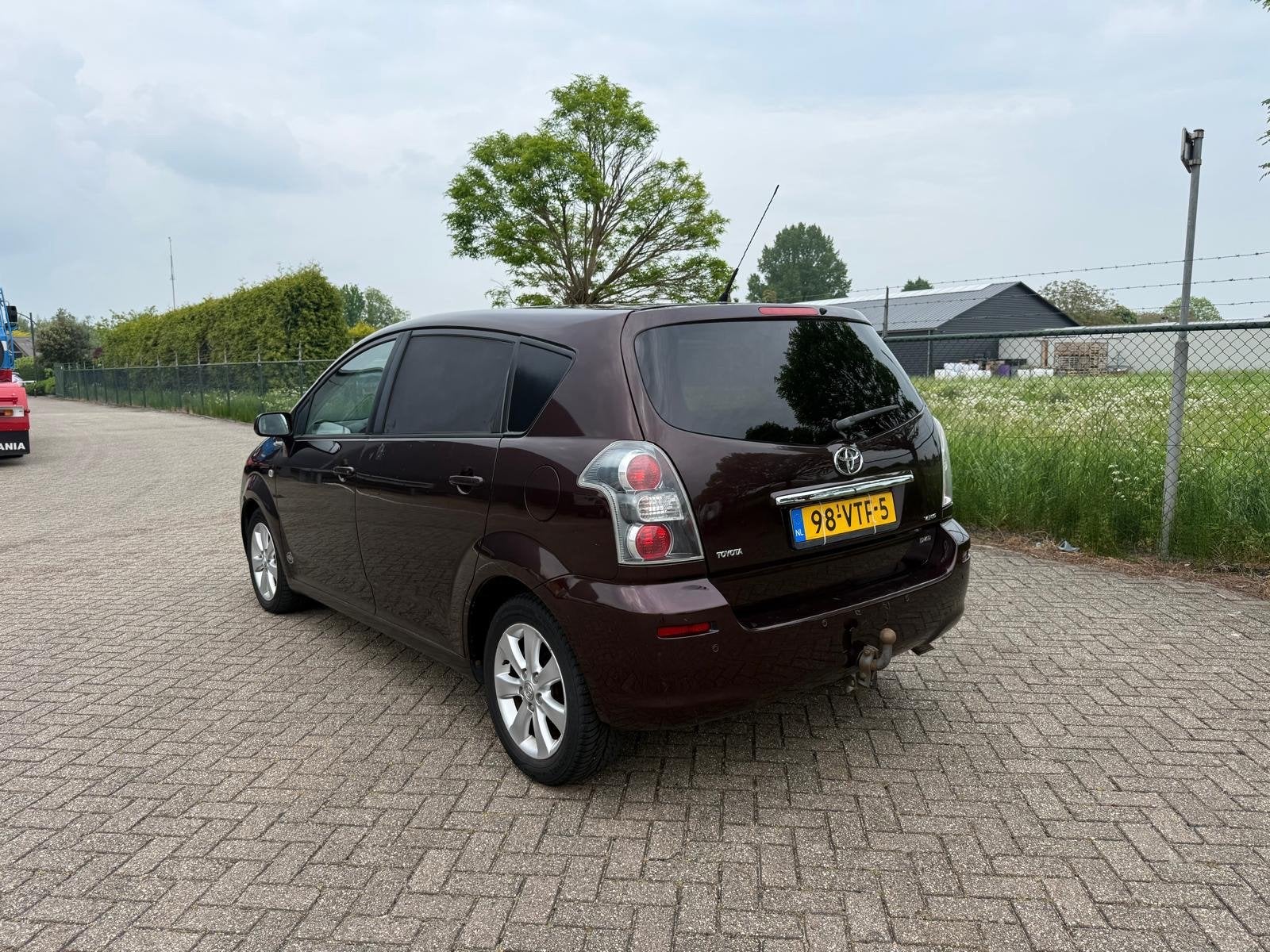 Toyota Verso 2.2 D-4D Luna Weinig Km Uniek op Grijs kenteken, Auto's, Voorwielaandrijving, Gebruikt, 4 cilinders, Bruin