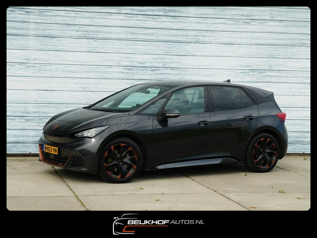 Cupra Born Performance One Camera Stoelverwarming Soh 93.1%, Auto's, Automaat, Achterwielaandrijving, Gebruikt, Alcantara