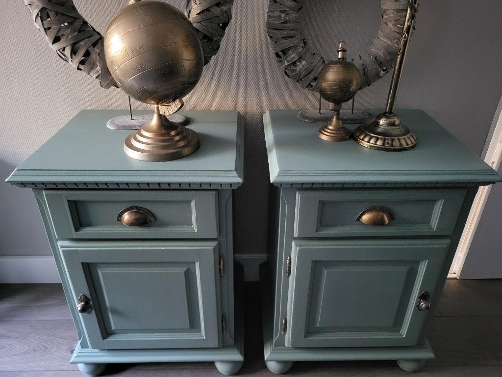 2 prachtige hoge trendy antique green nachtkastjes, Ophalen, Nieuw, 55 tot 70 cm, 45 tot 65 cm