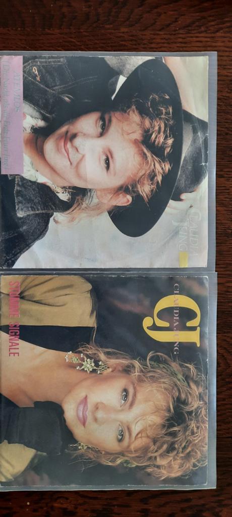 2x Claudia jung vinyl singles., Verzenden, Gebruikt, Overige formaten, Levenslied of Smartlap