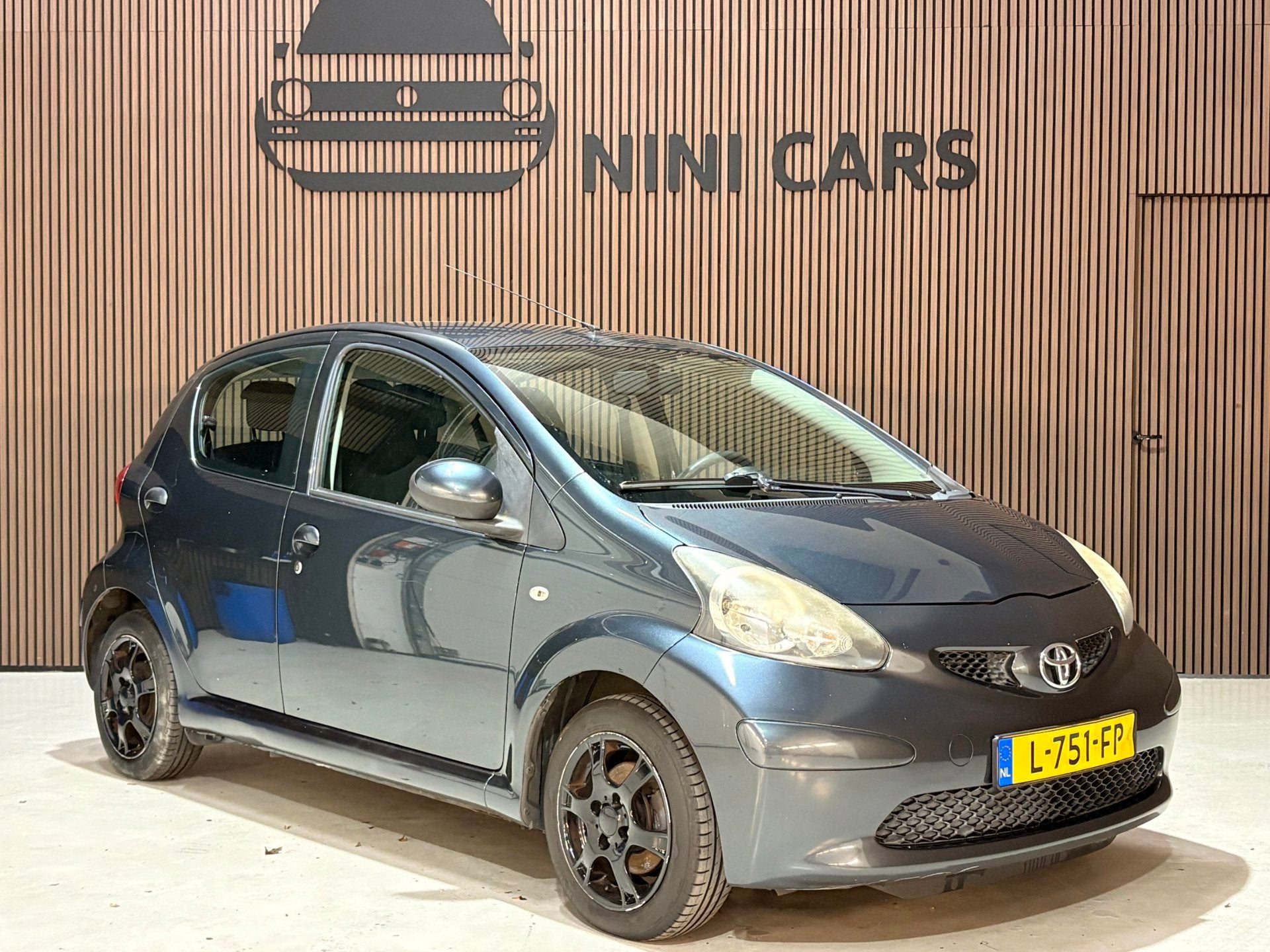 Toyota Aygo 1.0-12V eletriche ramen Nieuwe apk, Auto's, Voorwielaandrijving, Stof, Gebruikt, Zwart