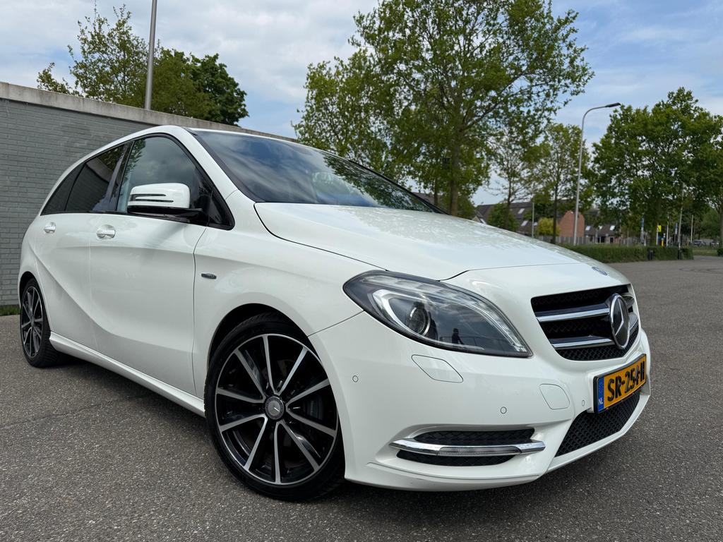 Mercedes-Benz B-Klasse 1.6 B180 5DRS Blue EFF 2011 Wit, Voorwielaandrijving, 1295 kg, 4 cilinders, 1595 cc