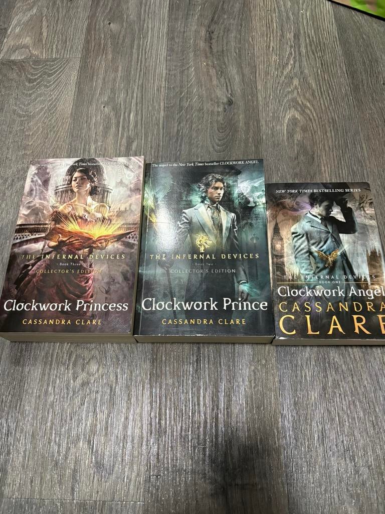 The infernal devices - bookseries, Ophalen of Verzenden, Zo goed als nieuw