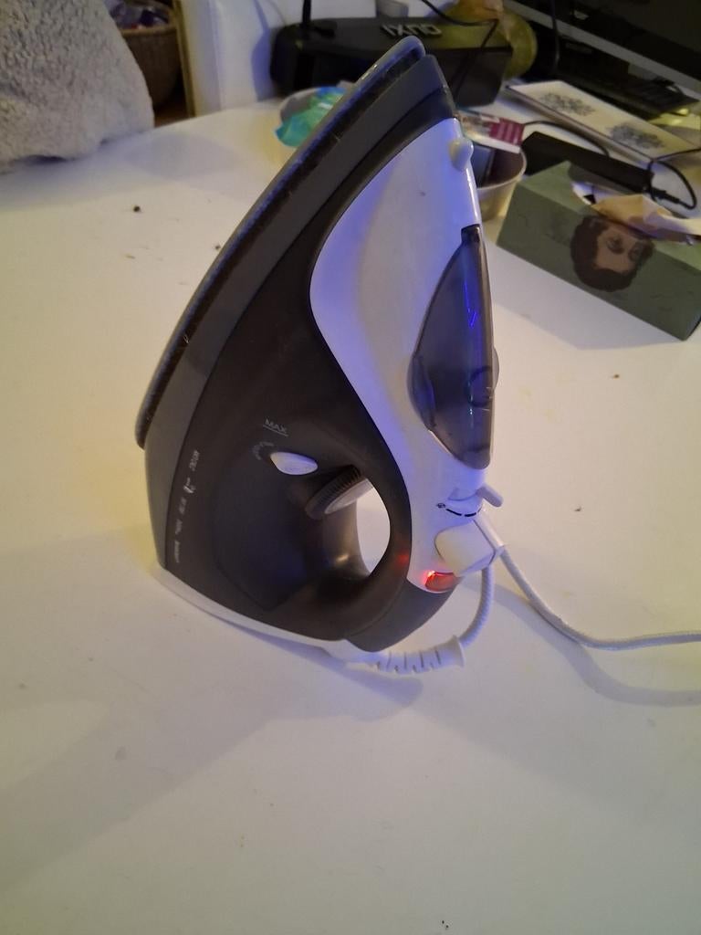 Te koop,Silvercreast merk strijkijzer 2400W, Witgoed en Apparatuur, Strijkijzers en Strijkplanken, Ophalen