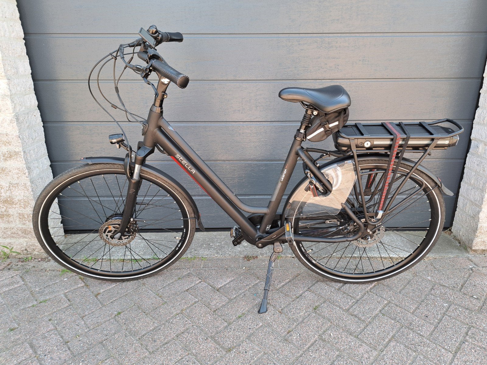 Stella elektrische fiets met kettingslot en oplader, Gebruikt, 51 tot 55 cm, 50 km per accu of meer, Ophalen