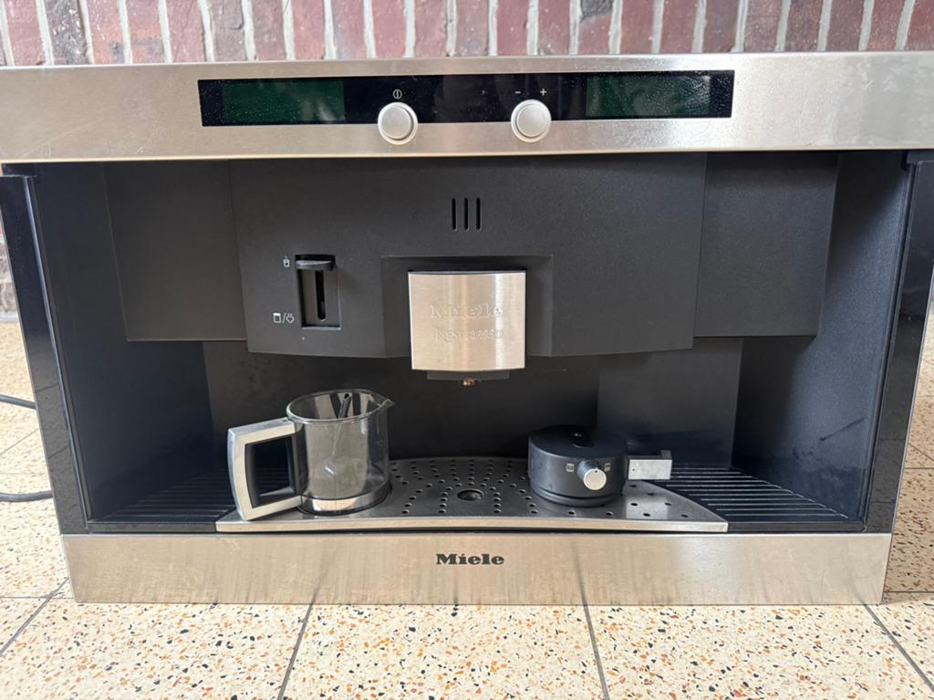 Miele inbouw koffiemachine - Espresso apparaat, Afneembaar waterreservoir, Gebruikt, Espresso apparaat, 2 tot 4 kopjes