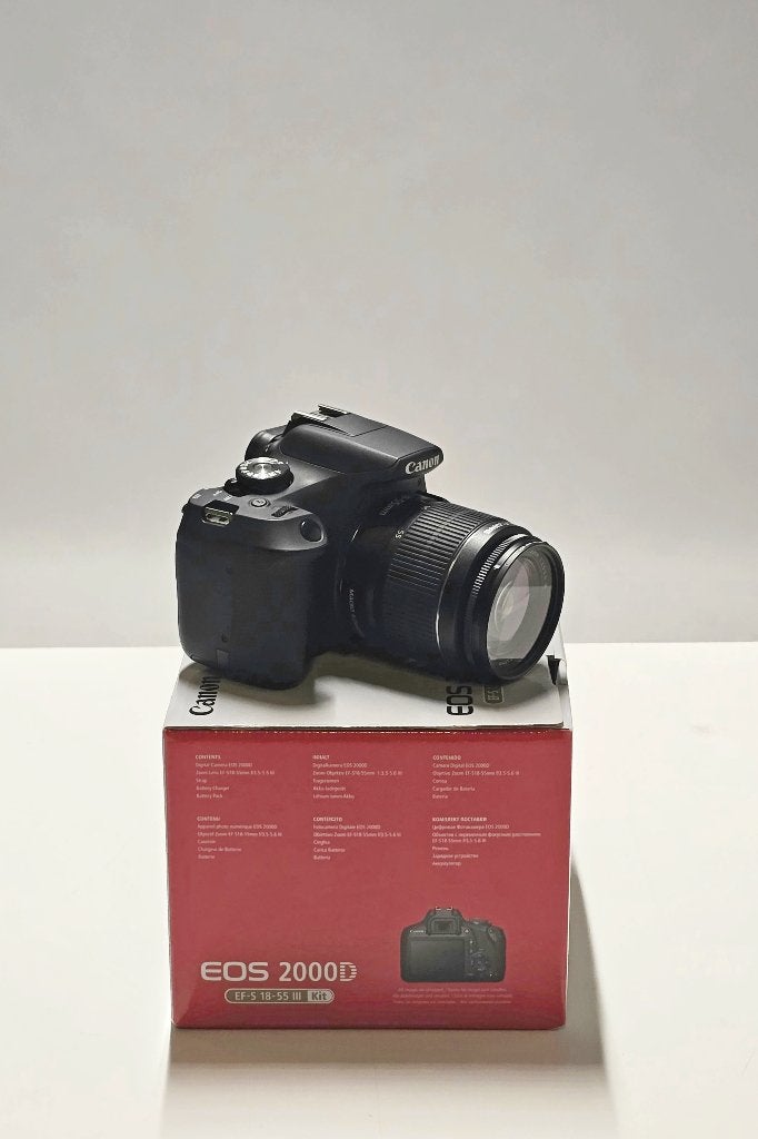 Canon EOS 2000D + 18-55 III, Gebruikt, Spiegelreflex, Canon, Lensdop