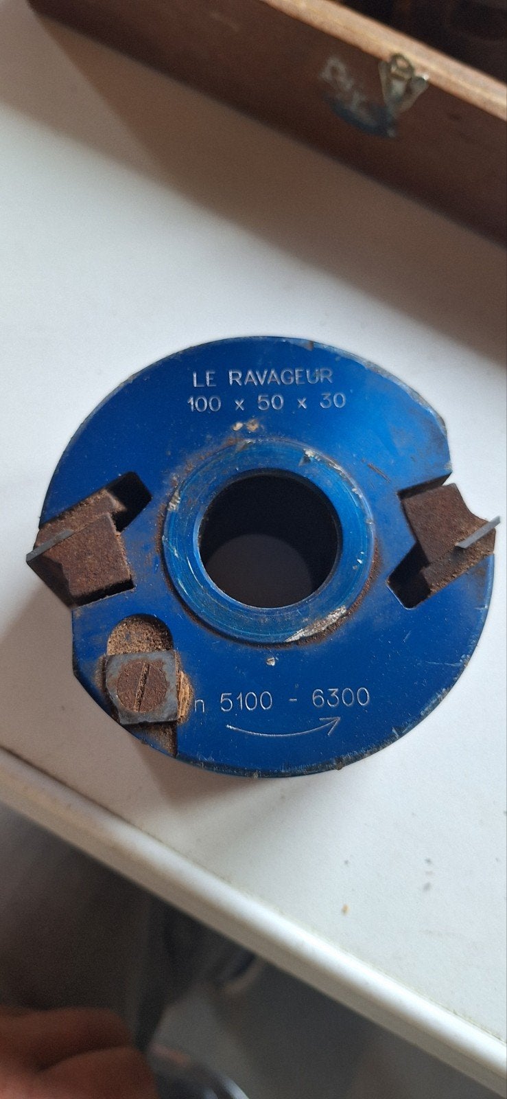 Freeskop en profielfreeskop 30mm met diverse messen, Ophalen of Verzenden, Gebruikt, Bovenfrees, LE RAVAGEUR / Leitz