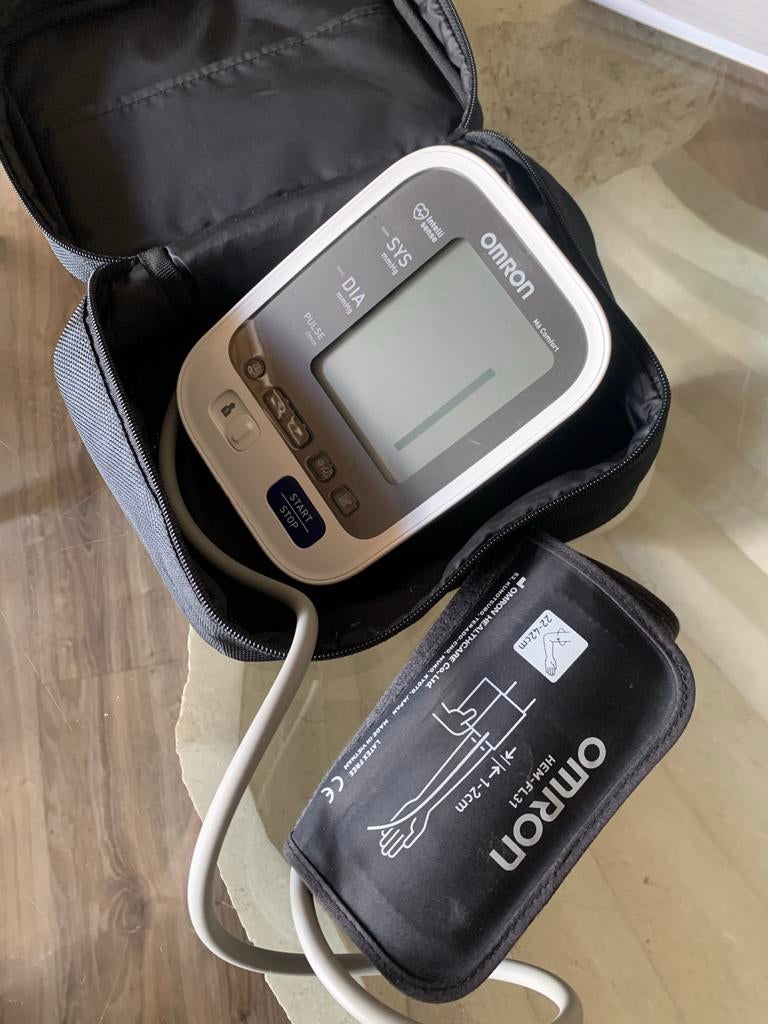 Omron M6 Comfort Bloeddrukmeter Bovenarm, Ophalen, Zo goed als nieuw, Overige typen