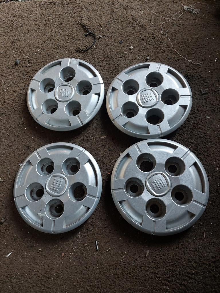 Set van 4 originele  Fiat ducato center wieldoppen, Auto diversen, Wieldoppen, Ophalen of Verzenden, Gebruikt