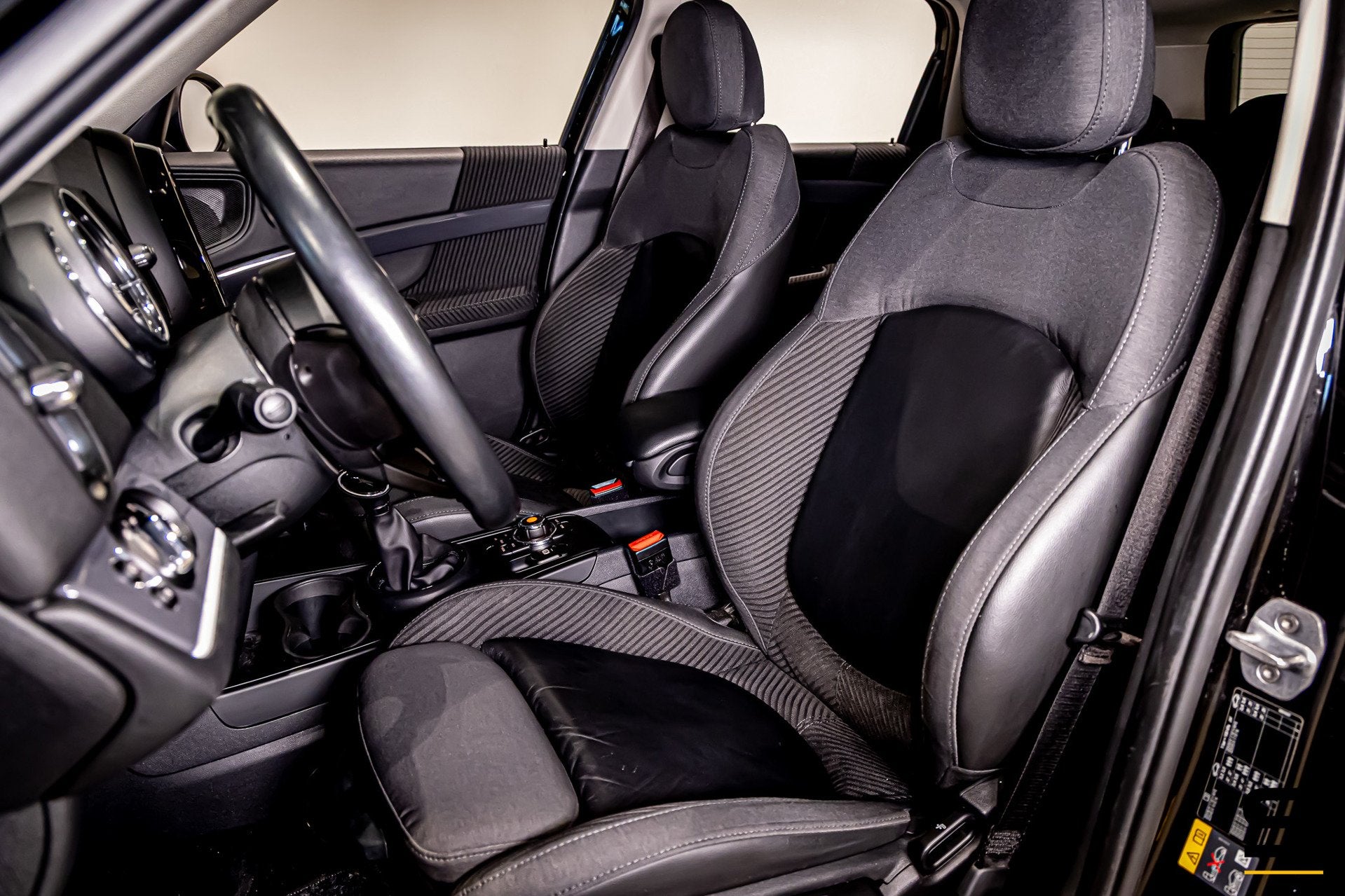 Mini Countryman SE ALL4 224PK|HUD|Cam|LED|Dealer ond|Garanti, Auto's, Dealer onderhouden, Zwart, Zwart, Bedrijf