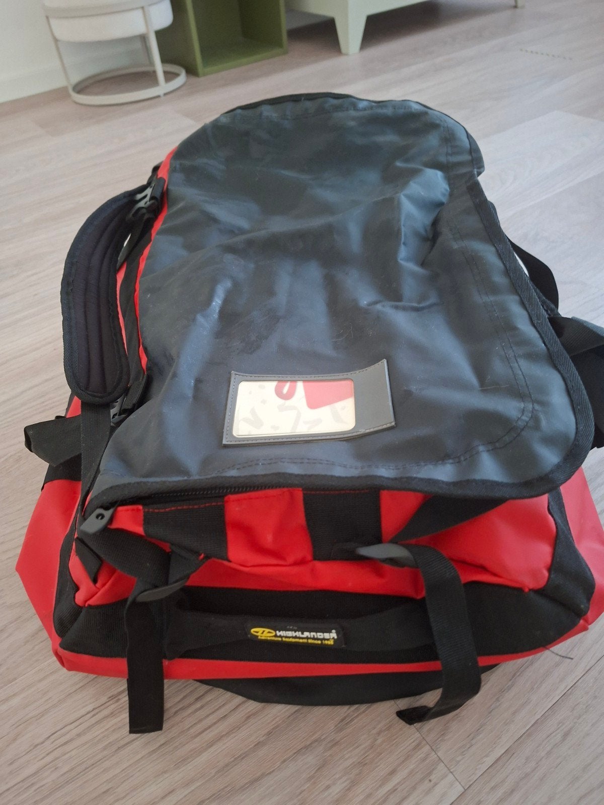 Highlander Tarpaulin Duffle 90L - Rood/Zwart Reistas, Sieraden, Tassen en Uiterlijk, Tassen | Reistassen en Weekendtassen, Ophalen of Verzenden
