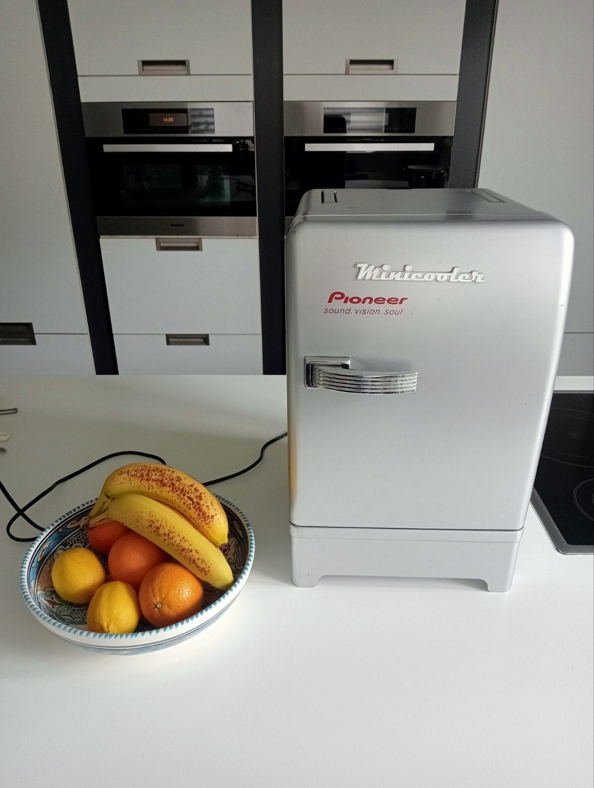 Minikoelkast inclusief koel blikje bier, Minder dan 75 liter, Ophalen of Verzenden, Zonder vriesvak, Minder dan 85 cm