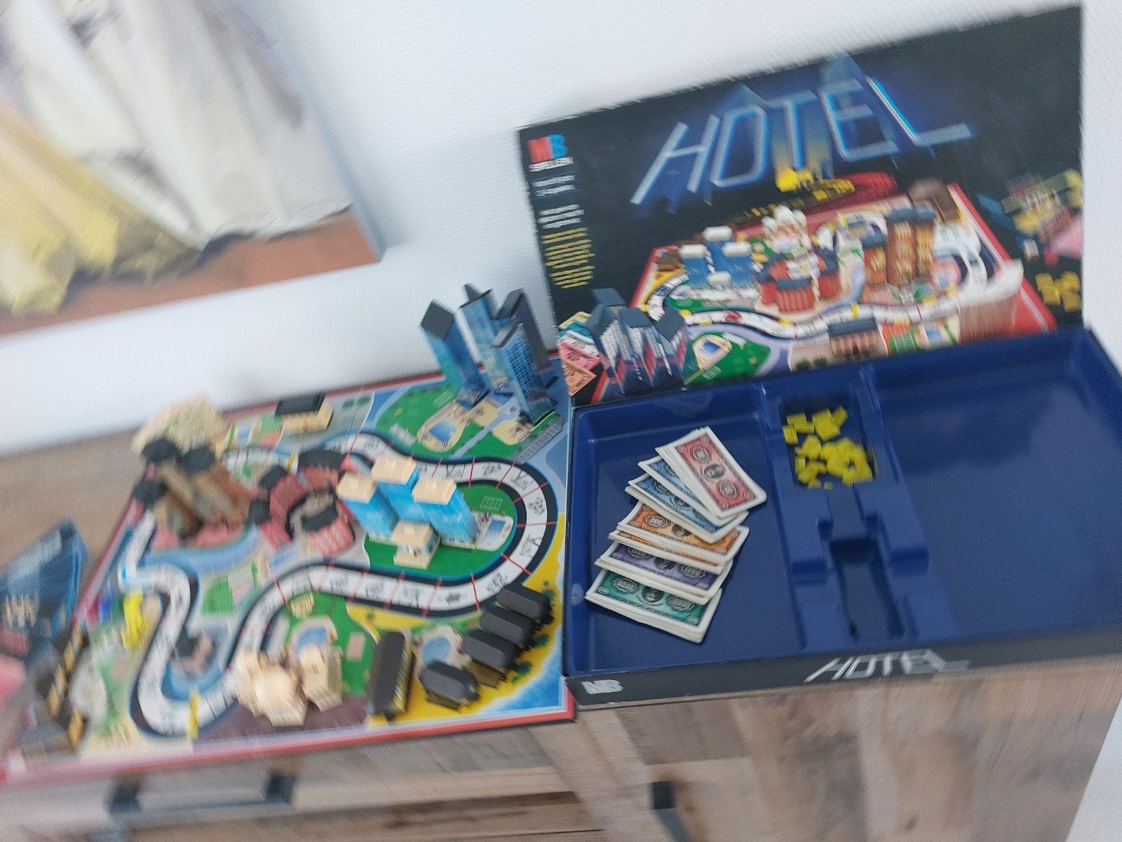 Hotel bordspel MB Spellen - Klassiek vastgoedspel, Drie of vier spelers, Ophalen of Verzenden, Gebruikt, MB Spellen