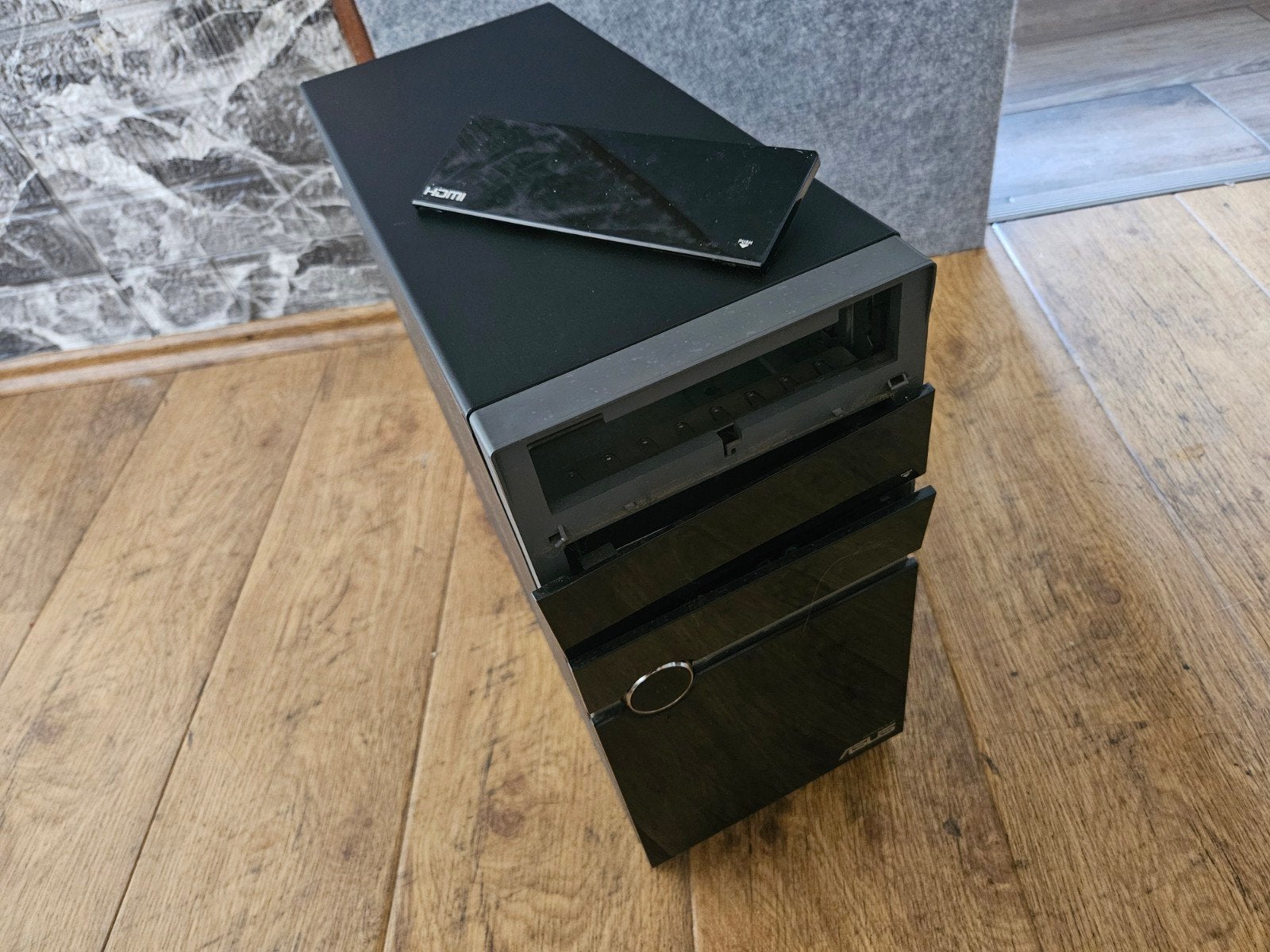 ASUS Micro-atx behuizing, Computers en Software, Computerbehuizingen, Ophalen of Verzenden, Gebruikt