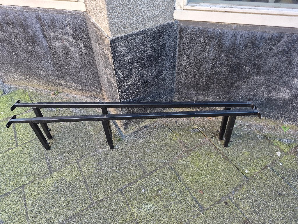 Bed-steunen: 120 tot 200 cm lang; hoogte verstelb. 22 tot 40, Ophalen, Zwart, Twijfelaar, Metaal