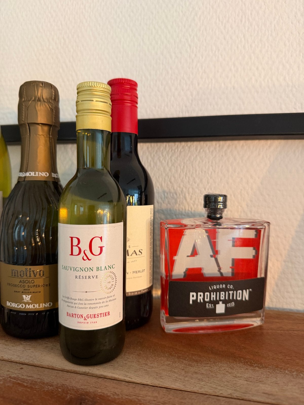 3 kleine wijnflesjes (ongeopend) en 1 flesje gin, Verzamelen, Ophalen, Nieuw, Overige typen