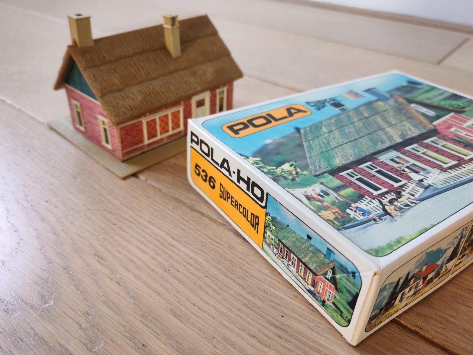 Pola HO 536 Supercolor Modelbouw Huisje, Hobby en Vrije tijd, Modeltreinen | H0, Ophalen of Verzenden, Zo goed als nieuw, Brug, Tunnel of Gebouw