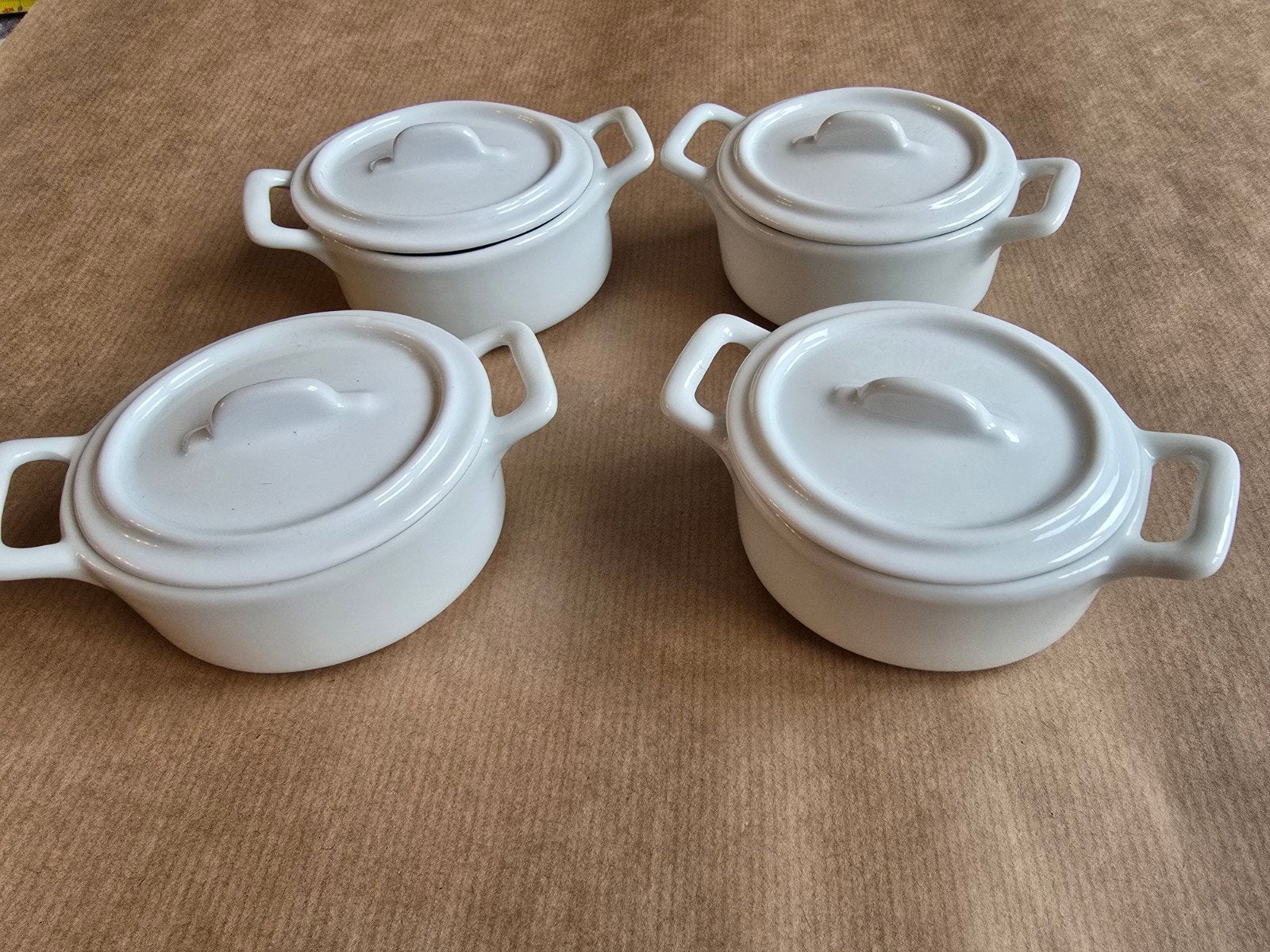Set van 4 witte mini-cocottes / amusepannetjes met deksel, Ophalen of Verzenden, Zo goed als nieuw, Overige materialen