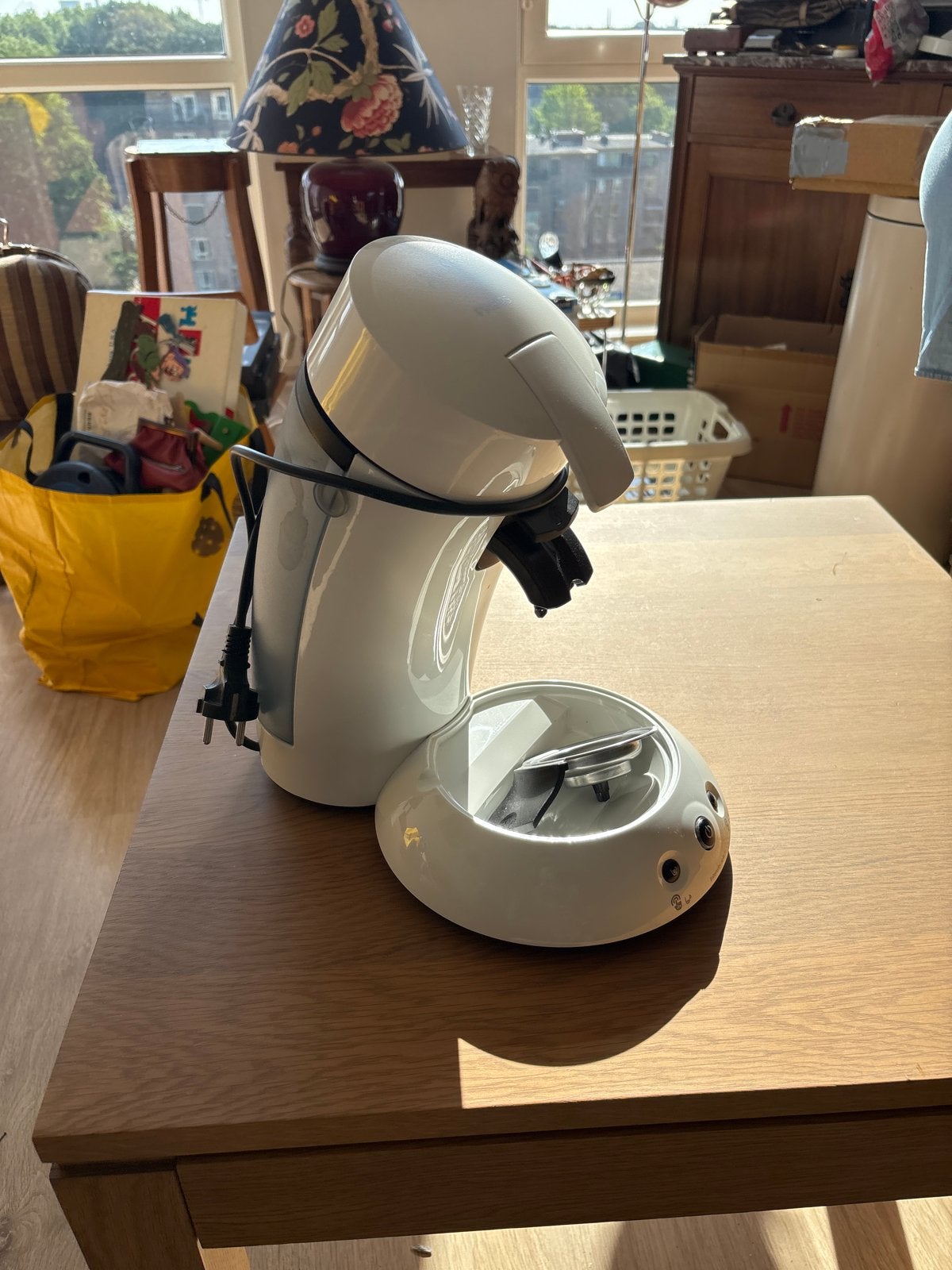 Gratis af te halen: Witte Philips Senseo koffiezetapparaat, Ophalen, Gebruikt, Koffiemachine, Koffiepads en cups