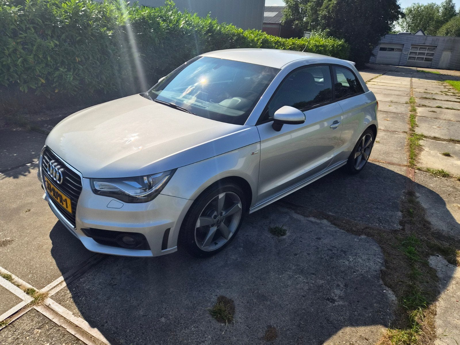 Audi A1 1.2 Tfsi 63KW 2011 Grijs, Auto's, Zwart, 4 cilinders, 4 stoelen, Leder en Stof