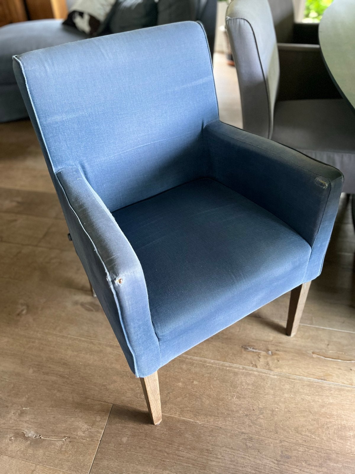 Gratis: te stofferen bank op wielen + 3 eetkamerstoelen, Ophalen, Gebruikt, Grijs, Stof