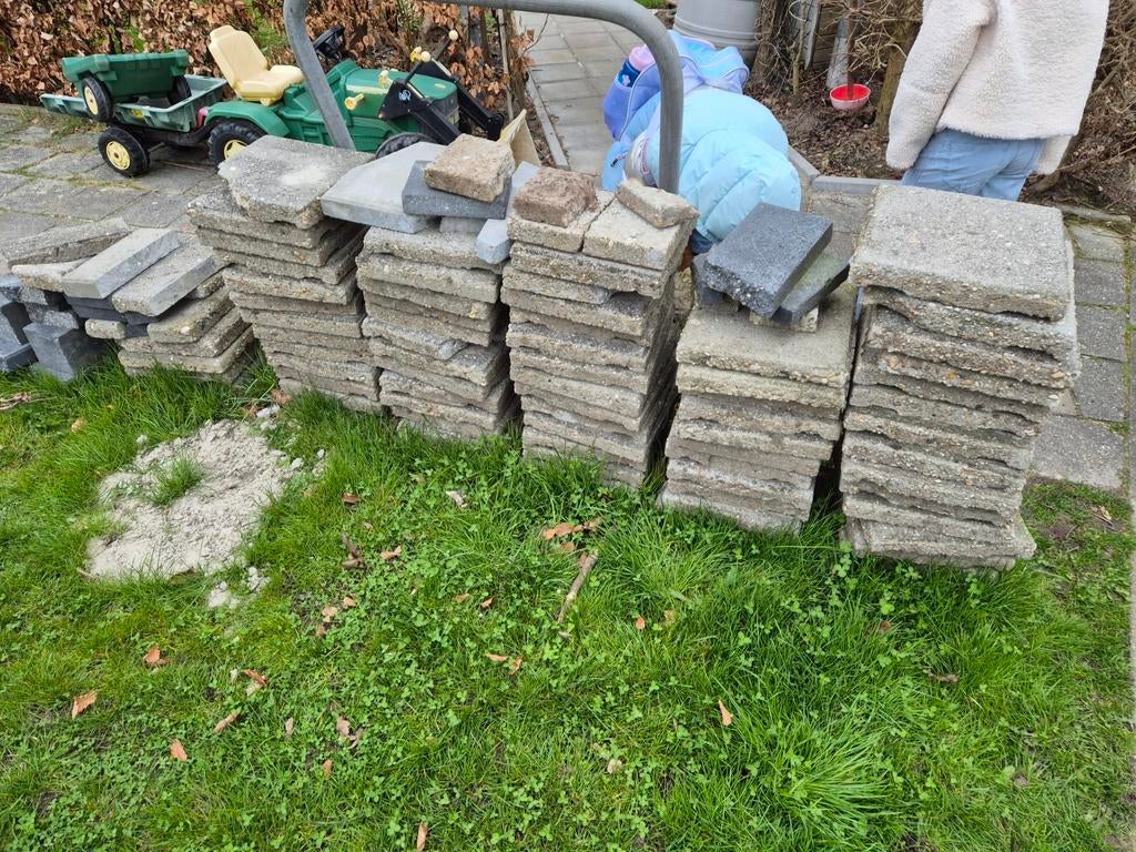 Gratis stoeptegels - diverse maten, Tuin en Terras, Tegels en Klinkers, Gebruikt, Ophalen of Verzenden, 10 m² of meer, Beton