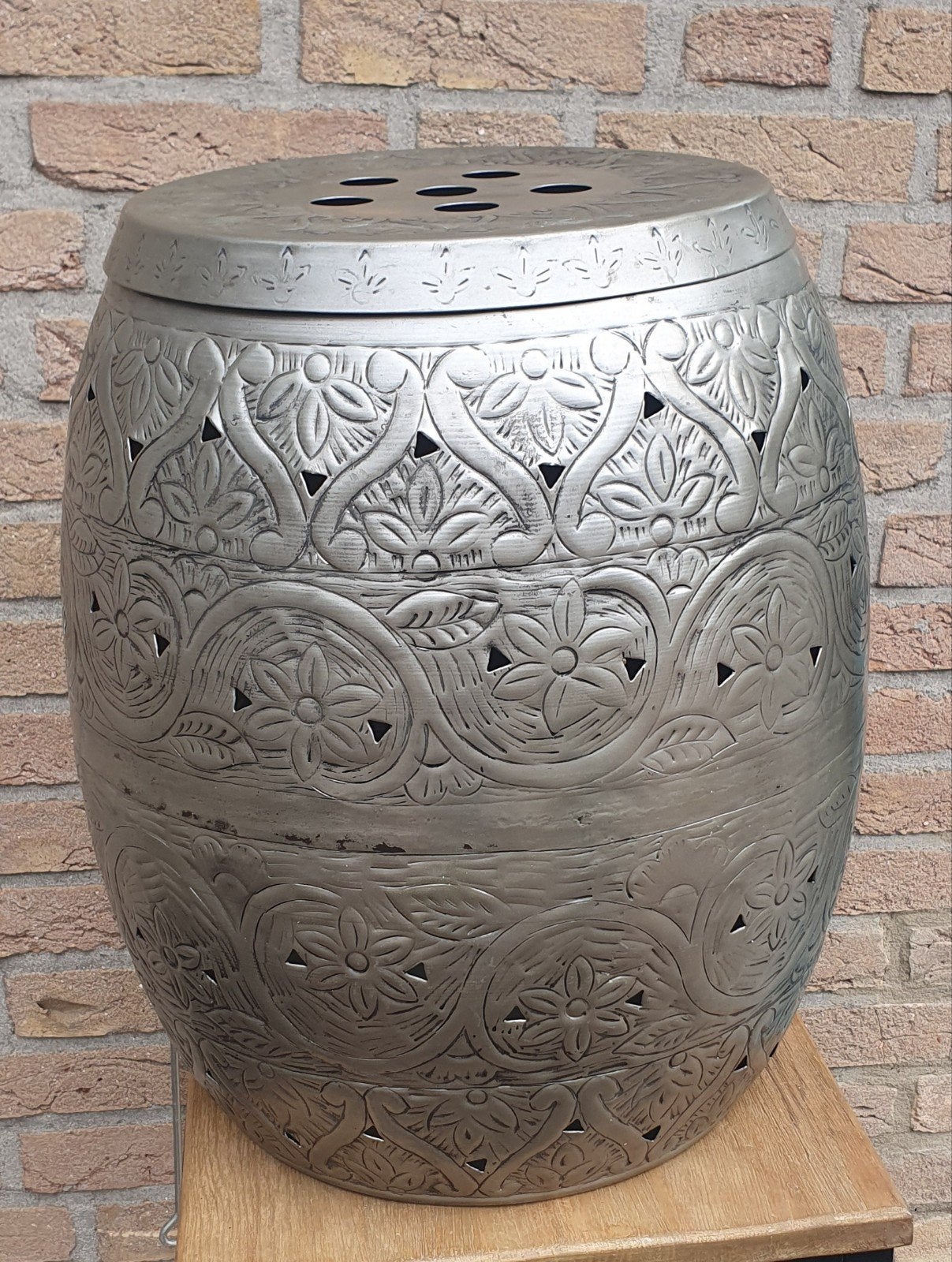 Oosterse Bijzettafel / Opbergkruk met Deksel (Aluminium), Ophalen