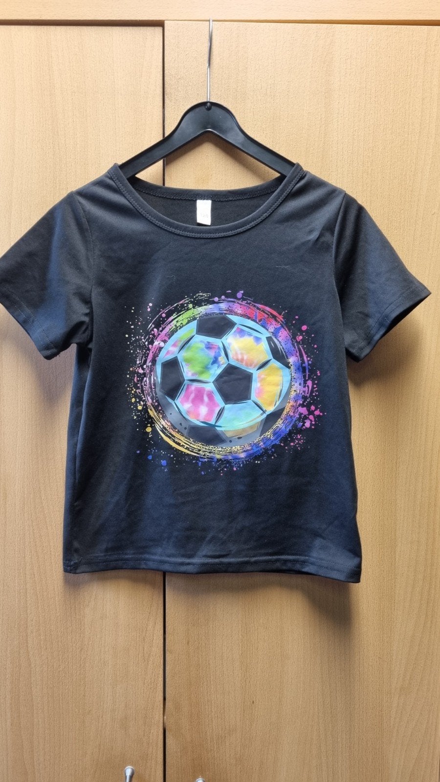Stoer zwart kinder T-shirt maat 116 met voetbal opdruk, Kinderen en Baby's, Kinderkleding | Maat 116, Ophalen of Verzenden, Gebruikt