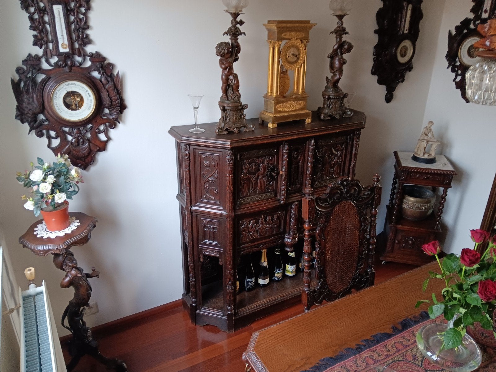 Antiek gesneden houten dressoir/bar met religieuze taferelen, Ophalen