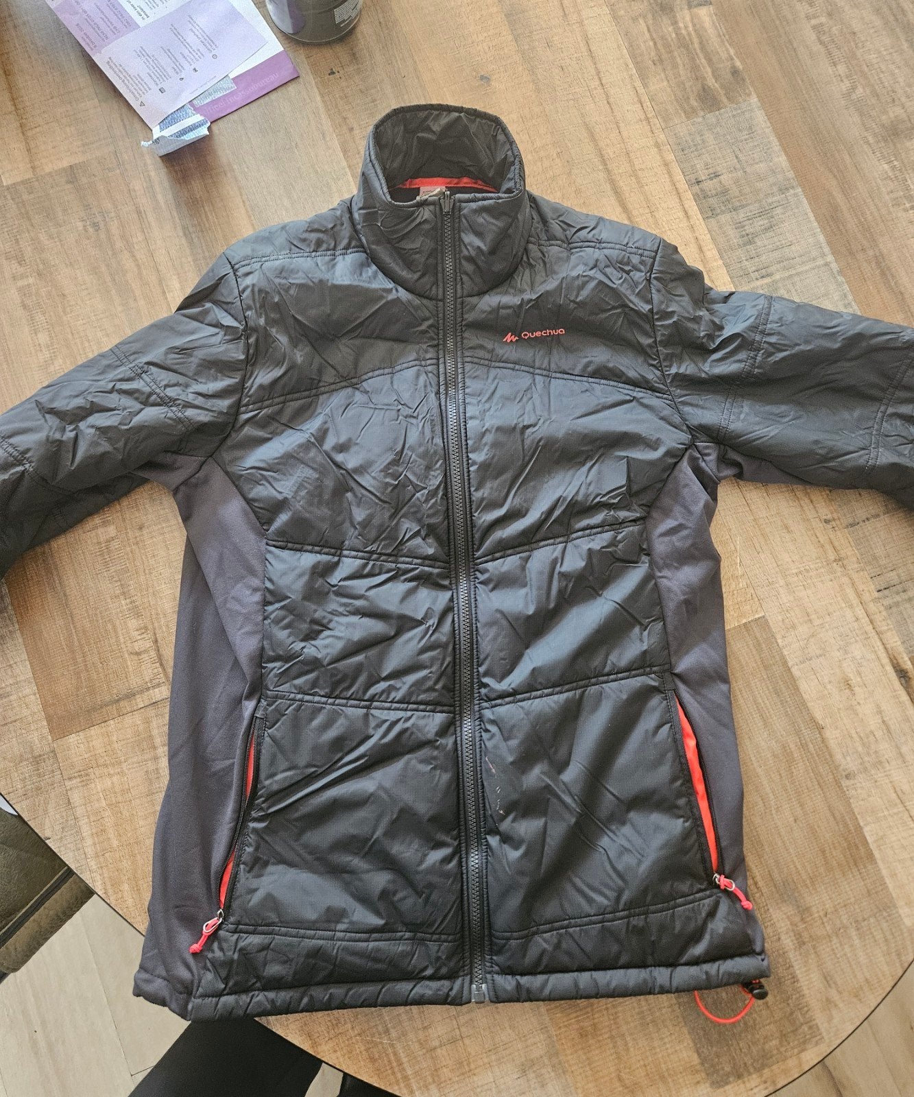 Quechua Tussenjas Maat L - Zo goed als nieuw, Ophalen of Verzenden, Zo goed als nieuw, Zwart