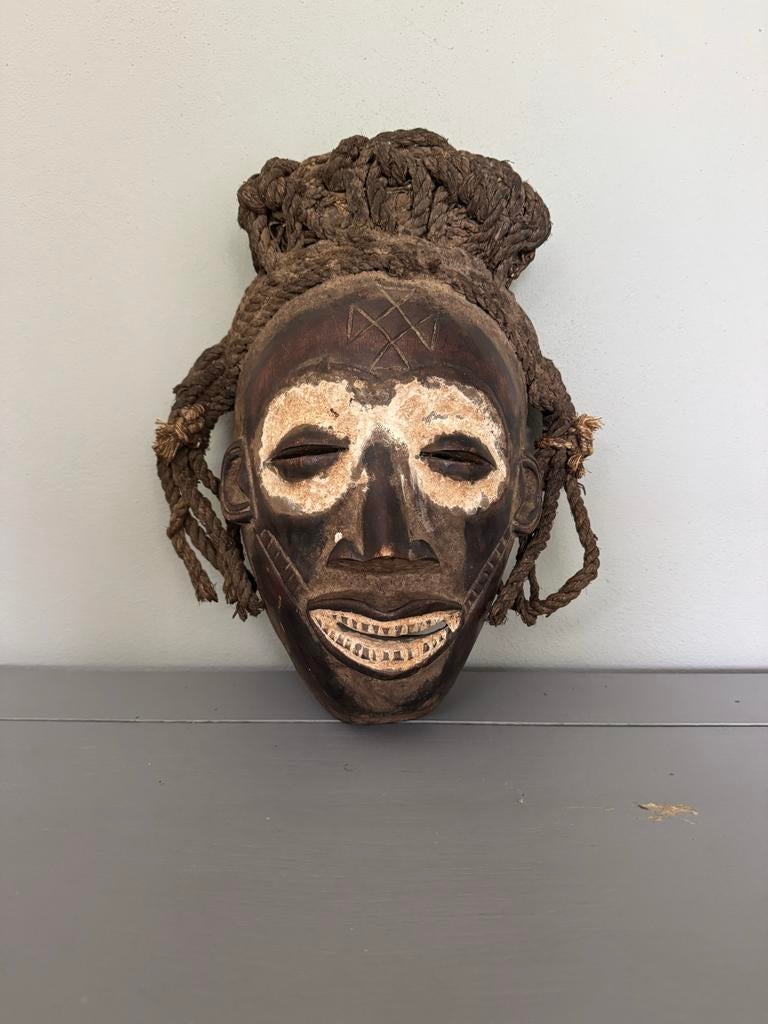 Authentiek Afrikaans masker met touwdetails, Antiek en Kunst, Kunst | Niet-Westerse kunst, Ophalen