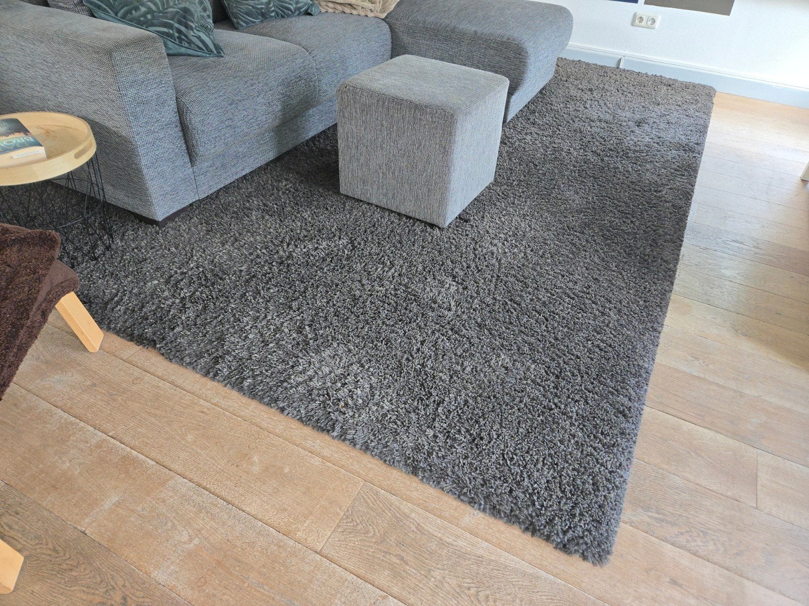 Groot en zacht vloerkleed 2.40 x 3.40m1 - (warm) grijs, Huis en Inrichting, Stoffering | Tapijten en Kleden, Ophalen, Gebruikt