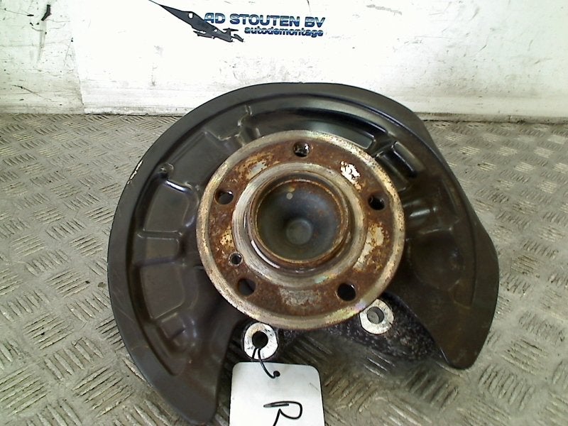 Fusee Rechts Achter Mercedes-Benz B (W246/W242) A2464230520, Gebruikt, Mercedes-Benz AG, Mercedes-Benz, Mercedesstraße 120, Stuttgart 70372, , Duitsland