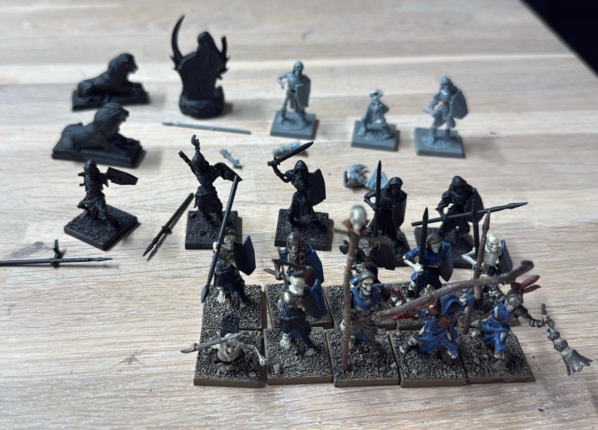 Mantic Undead Skeletons + bits / sprues, Ophalen of Verzenden, Zo goed als nieuw, Warhammer