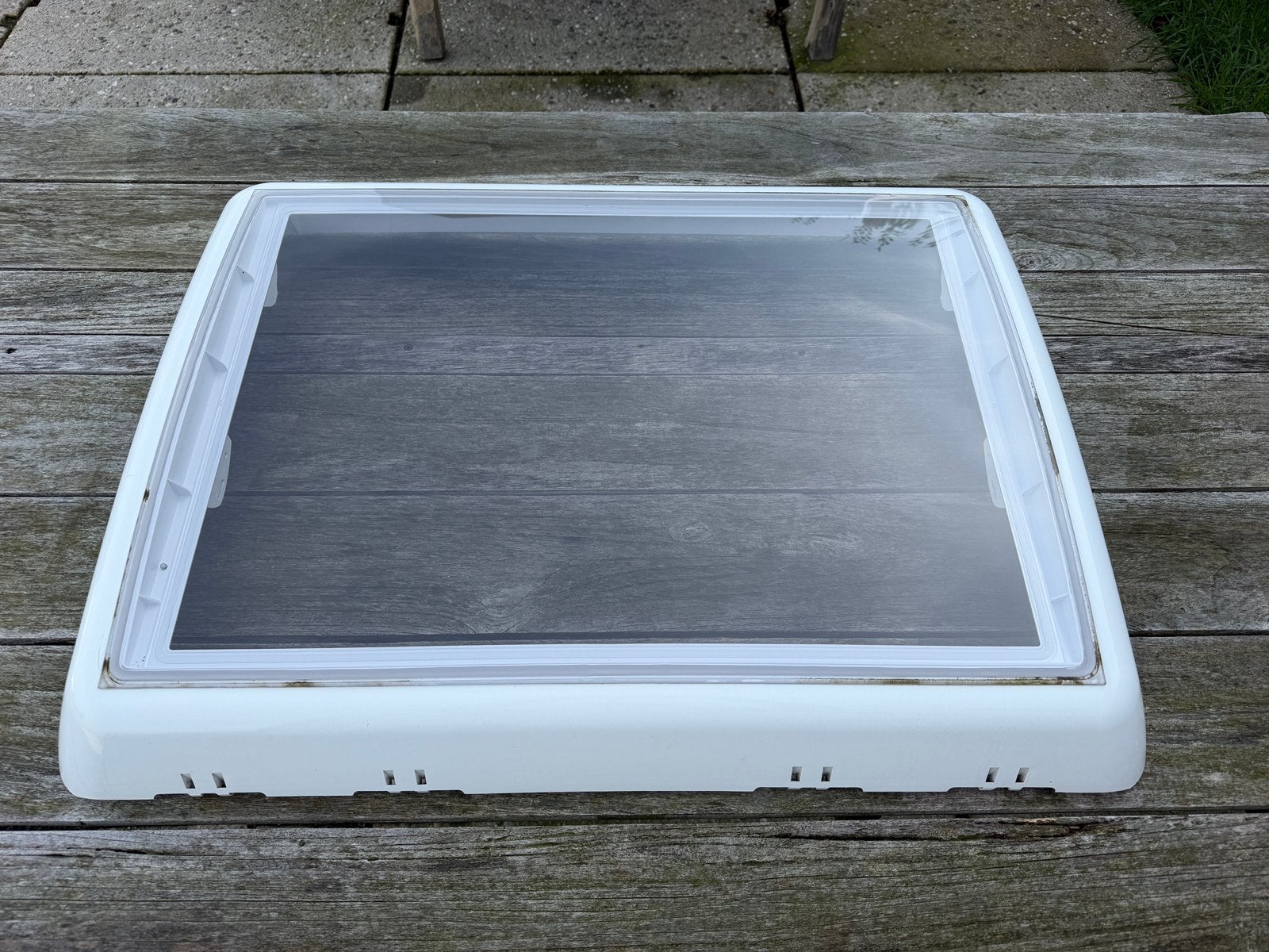 Dometic Midi Heki Glaskoepel met Wit Kader, Ophalen, Zo goed als nieuw