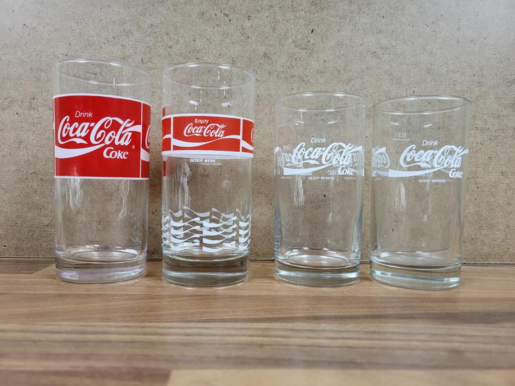 4 Coca-Cola glazen - Diverse designs, Vintage, Gebruikt, Meerkleurig, Ophalen of Verzenden