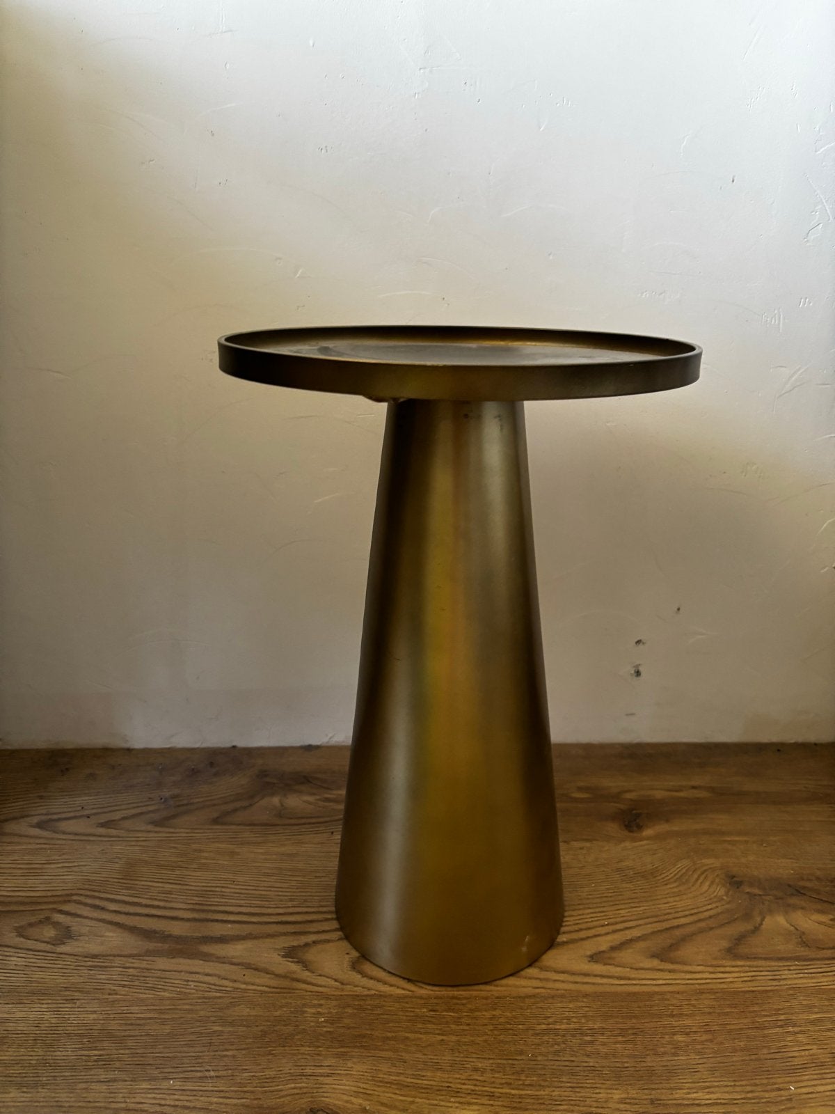 Stijlvolle bronzen bijzettafel - Rond en modern design, Huis en Inrichting, Tafels | Bijzettafels, Minder dan 55 cm, Metaal of Aluminium