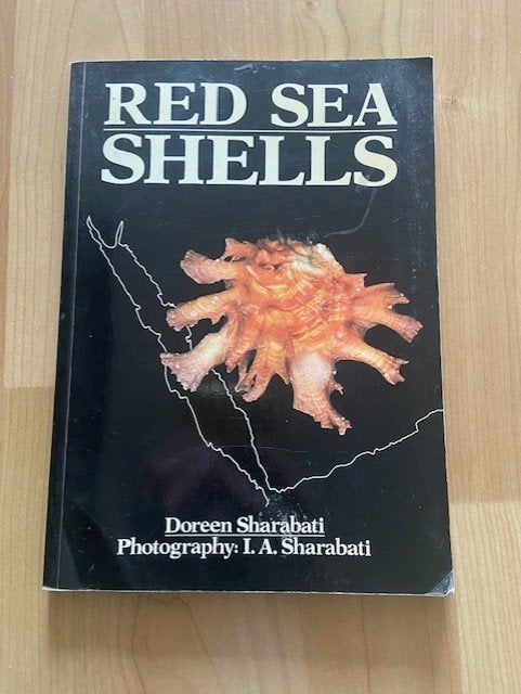 Red Sea Shells - Doreen Sharabati, Boeken, Ophalen of Verzenden, Gelezen, Natuur algemeen