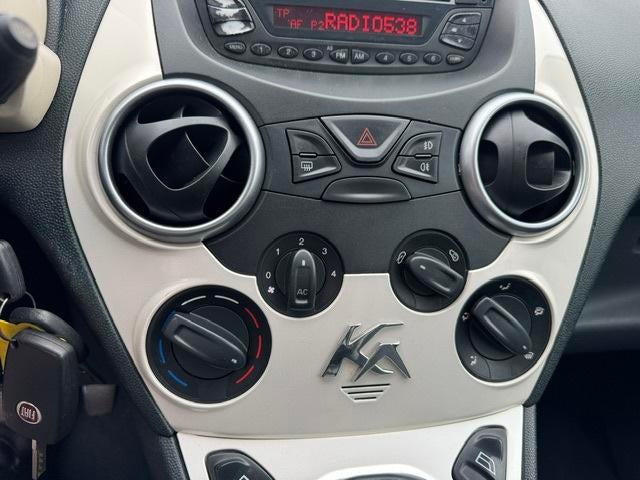 Ford Ka 1.2 Titanium, '10, airco, nwe. apk en distributie in, Voorwielaandrijving, Stof, Gebruikt, 1242 cc