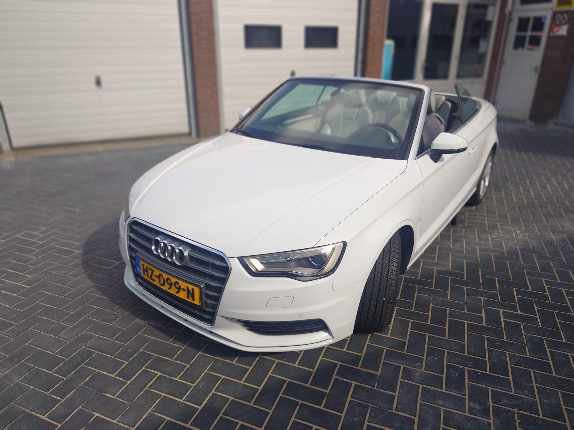 Audi A3 Cabriolet 1.4 TFSI CoD Ambition Pro Line Plus, Half, Auto's, Euro 6, 4 cilinders, Wit, Grijs