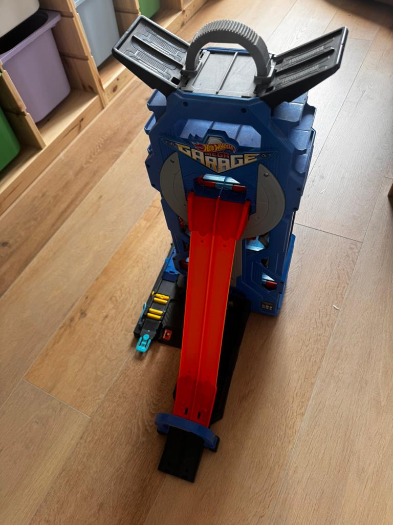 Hot Wheels mega garage, Ophalen