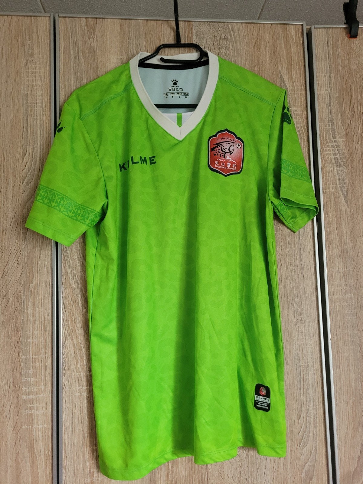 Kelme Xinjiang Tianshan Leopard Voetbalshirt Maat m, Ophalen of Verzenden, Groen