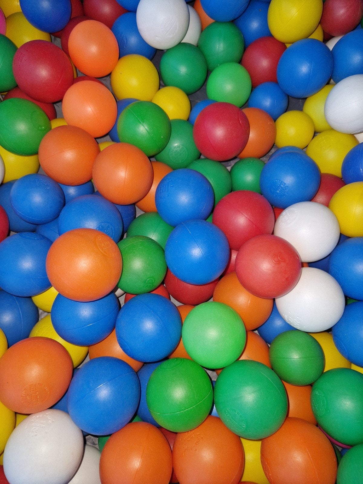 Grote zak met gekleurde ballen voor ballenbak, Ophalen