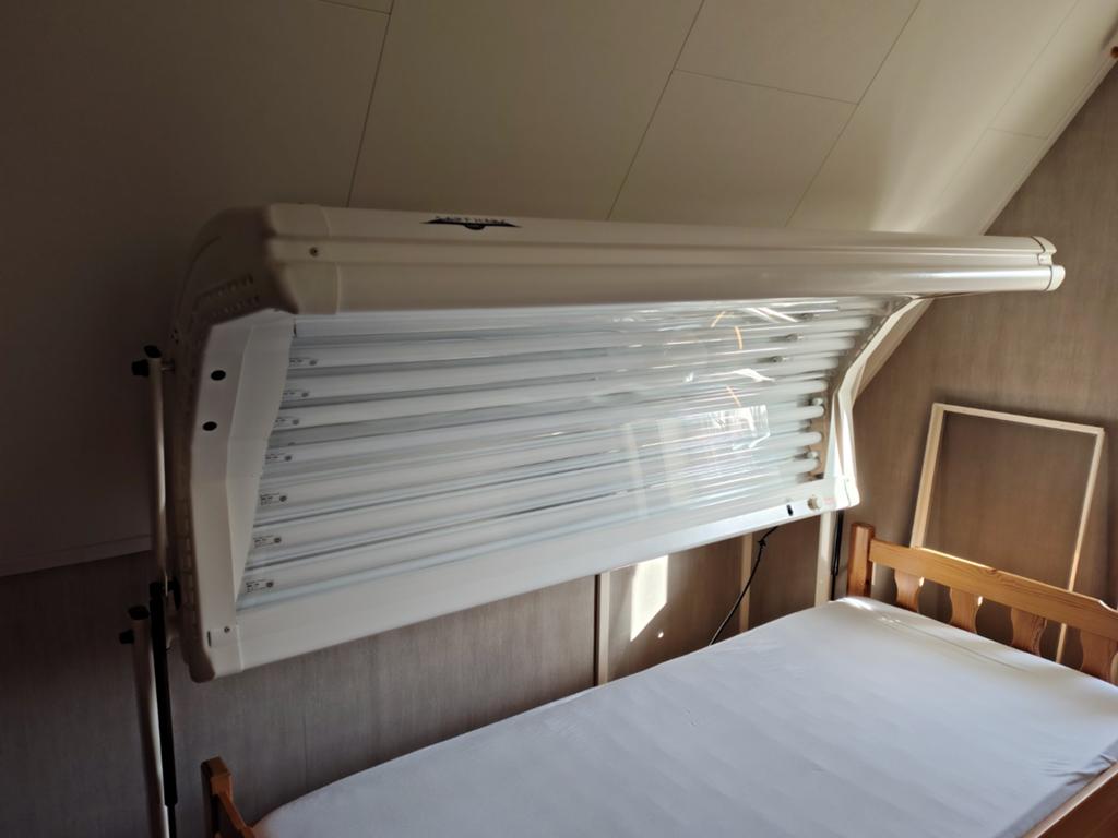 GRATIS ZONNENBANK HAPRO SAPPHIRE MET 11 LAMPEN, Witgoed en Apparatuur, Zonnebanken en Gezichtsbruiners, Ophalen, Gebruikt, Zonnebank enkelzijdig