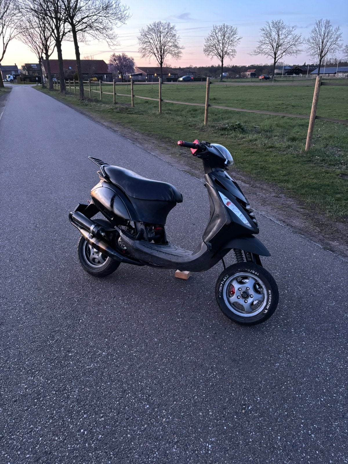 Snelle Zip 125cc lc met wok frame, Fietsen en Brommers, Scooters | Piaggio, Ophalen of Verzenden, Zo goed als nieuw, Tweetakt